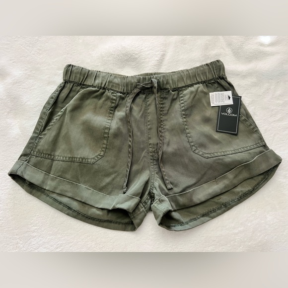 Volcom Sunday Strut Short - Picture 1 of 4